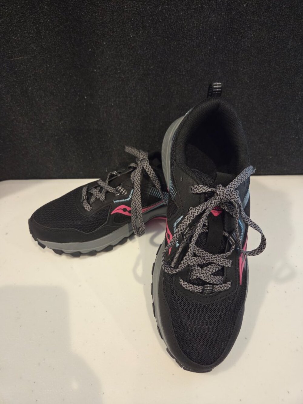New Saucony Women's Excursion TR16 Trail Running Shoes, Black/Fuchsia Size 8.5
